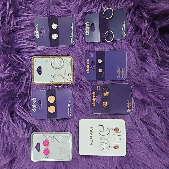 Justice Pink Makeup Bag with 2 scruchies, hair clips and 8 set Claire's earrings - Picture 6 of 9